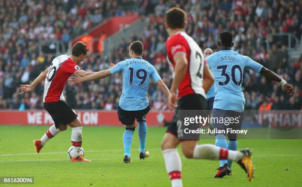 Manolo Gabbiadini of Southampton scores their first and equalising goal during the Premier League match between Southampton and Newcastle United at...