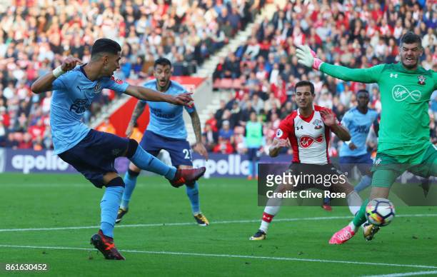 Ayoze Perez of Newcastle United scores their second goal past Fraser Forster of Southampton during the Premier League match between Southampton and...