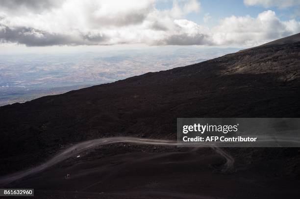 Picture taken on September 21, 2017 shows a view of the Mount Etna volcano on the Italian island of Sicily. / AFP PHOTO / Guillaume BAPTISTE