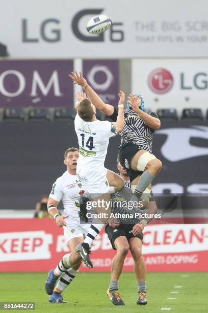 David Strettle of Clermont and Justin Tipuric of Ospreys contend the aerial ball during the Champions Cup Round 1 match between Ospreys and Clermont...