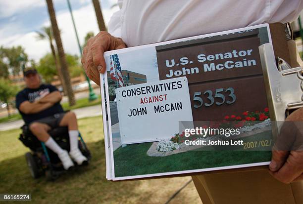 John Simcox 64 Chris Simcox Photos & High Res Pictures - Getty Images