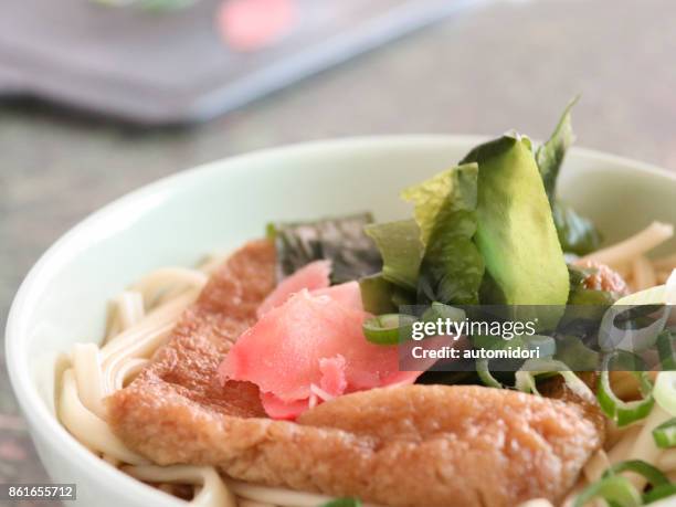 kitsune udon - aburaage stockfoto's en -beelden