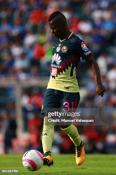 Darwin Quintero of America drives the ball during the 13th round match between Cruz Azul and America as part of the Torneo Apertura 2017 Liga MX at...