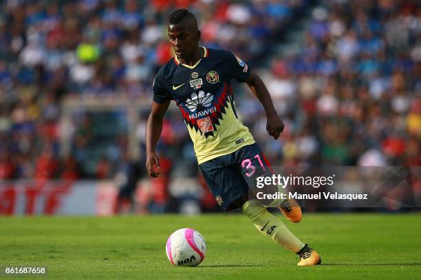 Darwin Quintero of America drives the ball during the 13th round match between Cruz Azul and America as part of the Torneo Apertura 2017 Liga MX at...