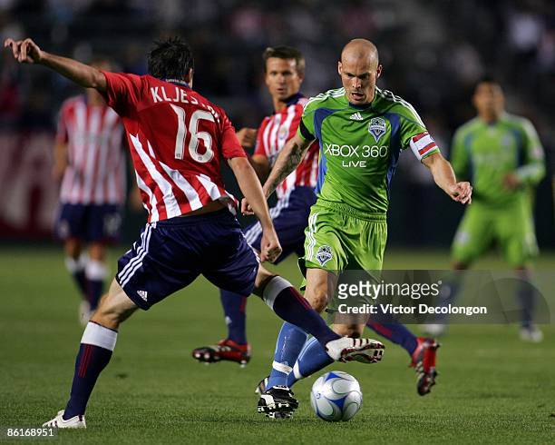 Freddie Ljungberg of Seattle Sounders FC dribbles the ball on the attack against Sacha Kljestan of Chivas USA during the MLS match at The Home Depot...
