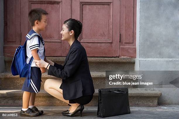 a mother takes her child to school in the morning - man and woman holding hands profile stock-fotos und bilder