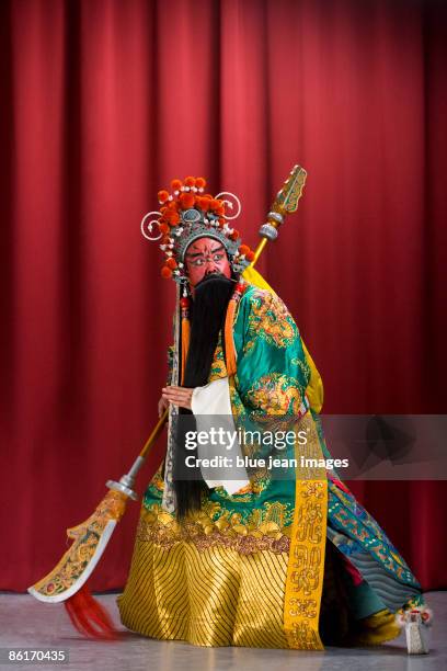 guang gong, ancient chinese general in beijing opera costume, represents protection and wealth - guan yu stock pictures, royalty-free photos & images