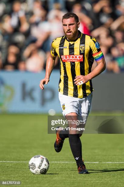 Guram Kashia of Vitesse during the Dutch Eredivisie match between Heracles Almelo and Vitesse Arnhem at Polman stadium on October 15, 2017 in Almelo,...