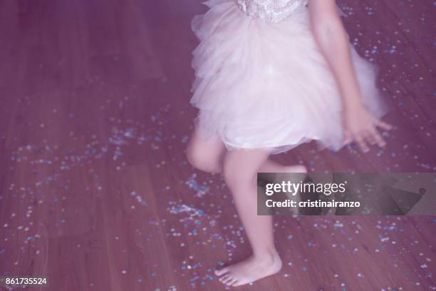 little girl dressed in pink tulle skirt - kindactrice stockfoto's en -beelden