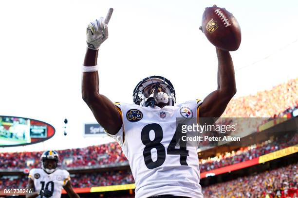 Wide receiver Antonio Brown of the Pittsburgh Steelers celebrates in the end zone after a fourth quarter touchdown against the Kansas City Chiefs at...