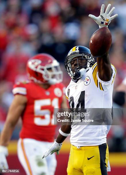 Wide receiver Antonio Brown of the Pittsburgh Steelers celebrates after catching a pass for a first down during the game against the Kansas City...