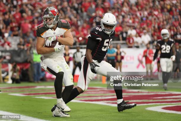 Tight end Cameron Brate of the Tampa Bay Buccaneers catches a ten yard touchdown reception past inside linebacker Karlos Dansby of the Arizona...