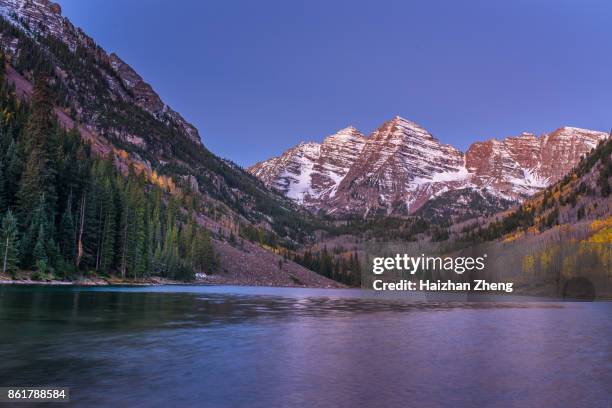 autumn colors at maroon bells and lake - white river national forest stock pictures, royalty-free photos & images