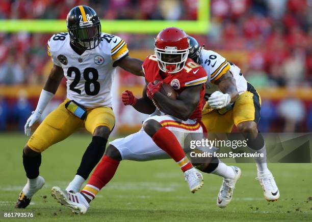 Kansas City Chiefs wide receiver Tyreek Hill makes a cut against Pittsburgh Steelers strong safety Sean Davis and inside linebacker Ryan Shazier...