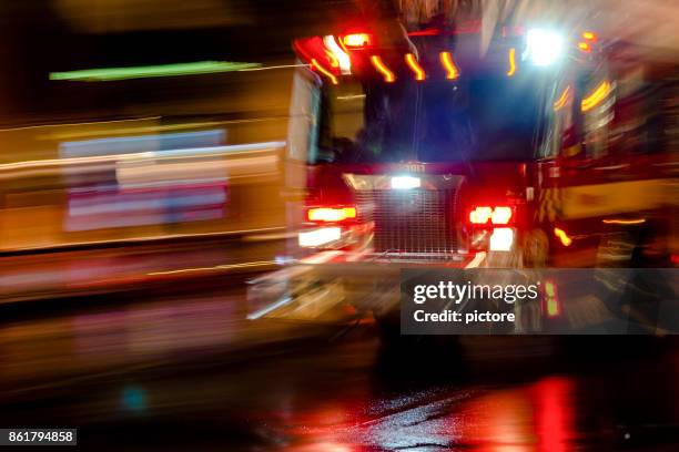 urgence do camion de pompier pt - carro de bombeiro - fotografias e filmes do acervo