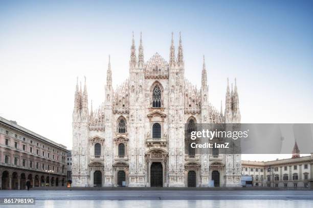 duomo di milano,milan cathedral - milan cathedral - fotografias e filmes do acervo