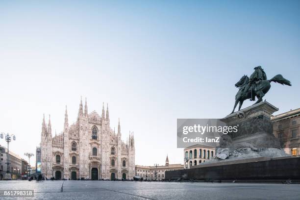 the piazza del duomo - cattedrale foto e immagini stock