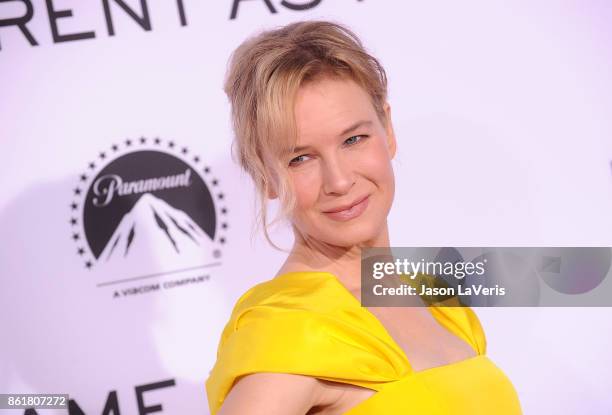 Actress Renee Zellweger attends the premiere of "Same Kind of Different as Me" at Westwood Village Theatre on October 12, 2017 in Westwood,...