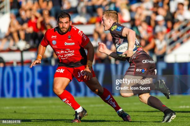 Florian Fresia of Toulon and Johnny McNicholl of Scarlets during the European Champions Cup match between Toulon and Scarlets on October 15, 2017 in...