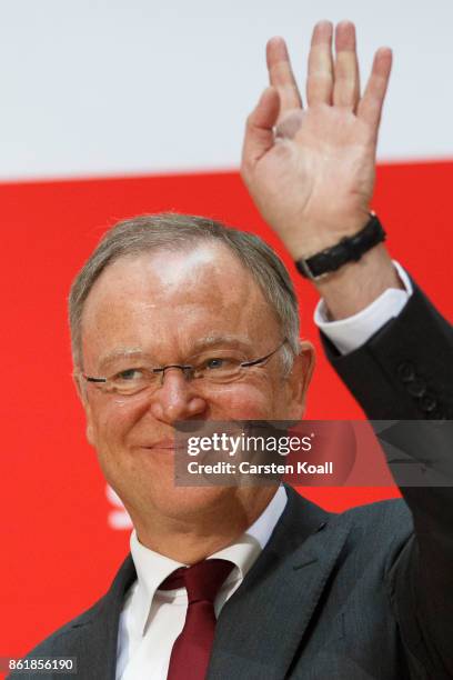 Stephan Weil, incumbent SPD candidate in yesterday's state elections in Lower Saxony,waves at SPD headquarters on October 16, 2017 in Berlin,...