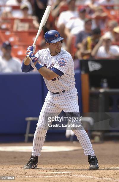 Catcher Mike Piazza of the New York Mets waits for the pitch during the MLB game against the Kansas City Royals on June 23, 2002 at Shea Stadium in...