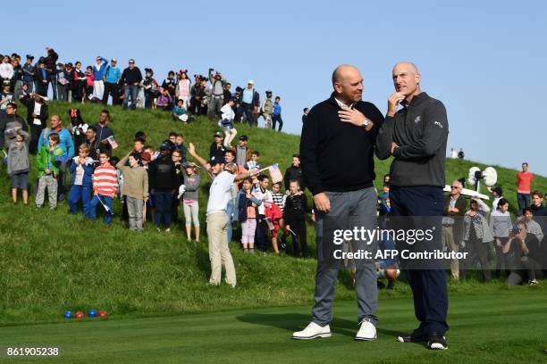 Europe's and USA's Ryder Cup captains Thomas Bjorn and Jim Furyk pose during the 2018 Ryder Cup media day on october 16, 2017 at the Golf National in...