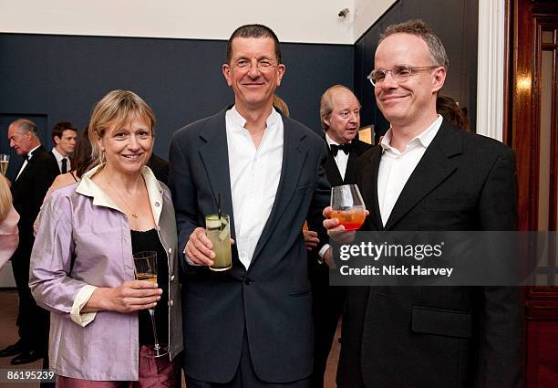 Antony Gormley and his wife Vicken Parsons and Hans Ulrich Obrist attend the Hermitage 20/21 Dinner at Sotheby's on April 23, 2009 in London, England.