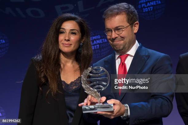 Spanish writer Javier Sierra , winner of the Spain's 2017 'Premio Planeta' award for his book 'El Fuego Invisible' poses with Spanish writer Cristina...