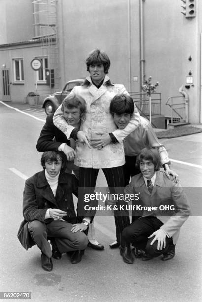 Photo of BEE GEES; L to R: Maurice Gibb, Colin Petersen, Barry Gibb, Vince Melouney, Robin Gibb