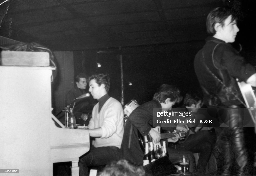 Photo of Stuart SUTCLIFFE and BEATLES