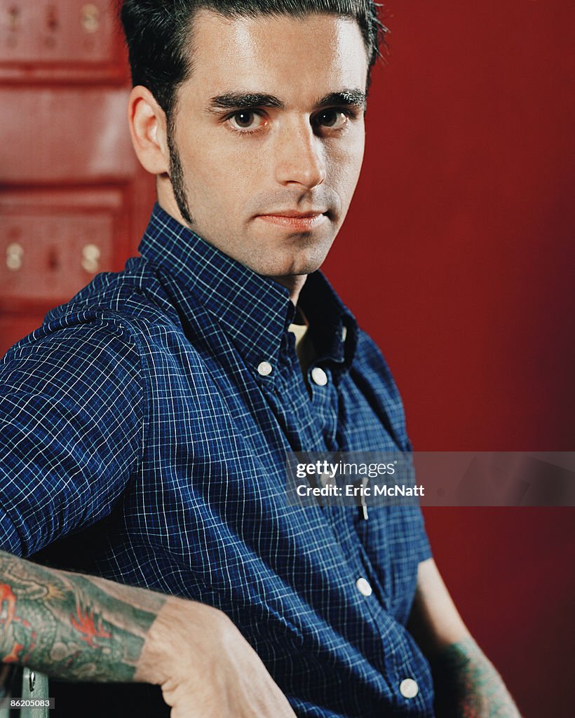 Caraba Paper Chris Carrabba of Dashboard Confessional poses at a portrait session ...