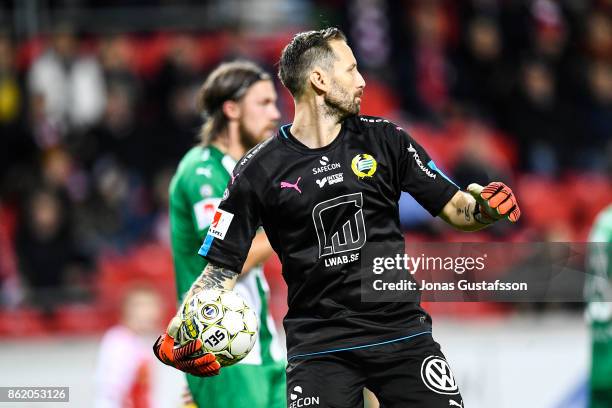 Johan Wiland, goalkeeper of Hammarby IF during the allsvenskan match between Kalmar FF and Hammarby IF at Guldfageln Arena on October 16, 2017 in...