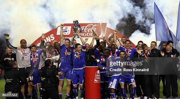Leicester City celebrate after winning the Coca-Cola League One Title after the match between Leicester City and Scunthorpe United at the Walkers...