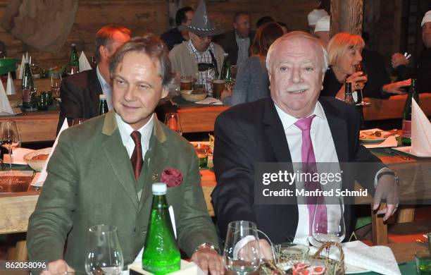 Christian Feldhofer and Michael Haeupl attend the opening of Wiener Wiesn-Fest 2017 at Kaiserwiese on September 21, 2017 in Vienna, Austria.