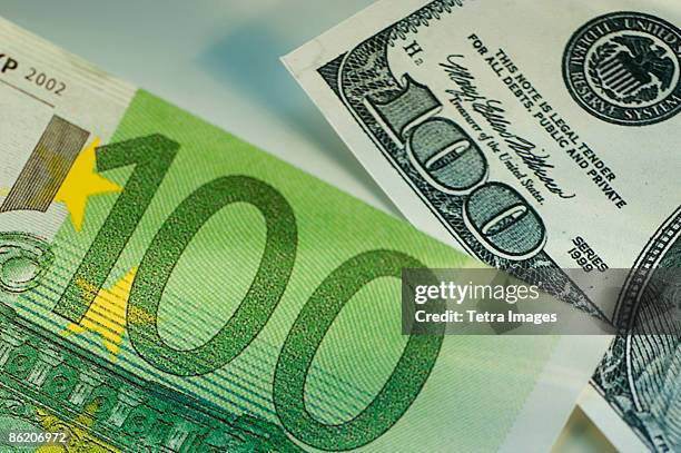 one hundred dollar bill and one hundred euro bill - euro dollar stockfoto's en -beelden