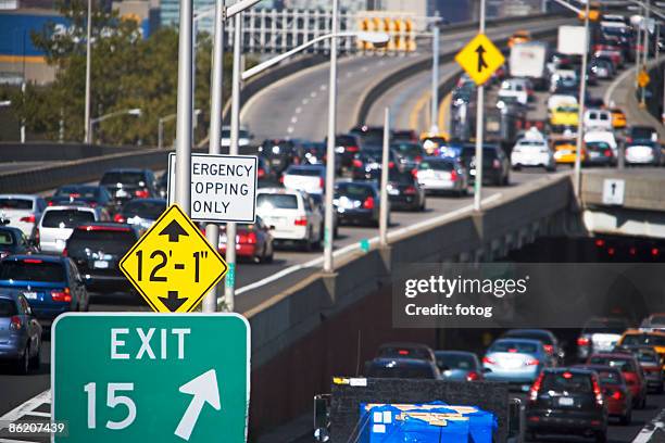 freeway traffic in queens, new york - highway exit ramp stock pictures, royalty-free photos & images