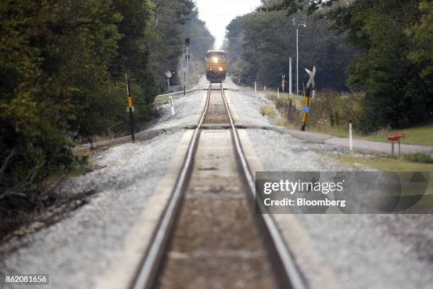 Corp. Freight train passes through Oakland, Kentucky, U.S., on Thursday, Oct. 12, 2017. CSX is scheduled to release earnings figures on Oct. 17....