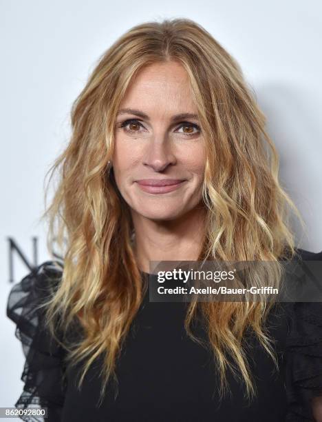 Actress Julia Roberts arrives at amfAR Los Angeles 2017 at Ron Burkle's Green Acres Estate on October 13, 2017 in Beverly Hills, California.