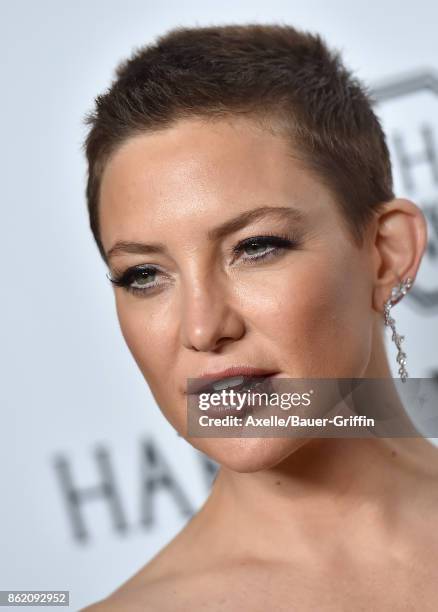 Actress Kate Hudson arrives at amfAR Los Angeles 2017 at Ron Burkle's Green Acres Estate on October 13, 2017 in Beverly Hills, California.