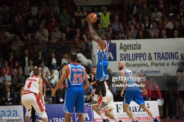 Michael Qualls PALLACANESTRO CANTU' in action during the Italy Lega Basket of Serie A, match between Openjobmetis Varese and Cantu, Italy on 16...