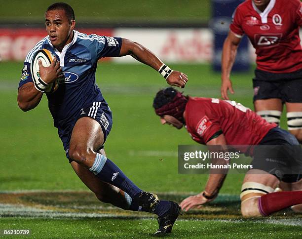 Rudi Wulf of the Blues makes a break during the round 11 Super 14 match between the Blues and the Reds at North Harbour Stadium on April 25, 2009 in...