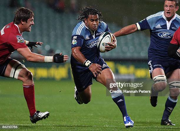 Taniela Moa of the Blues makes a break during the round 11 Super 14 match between the Blues and the Reds at North Harbour Stadium on April 25, 2009...