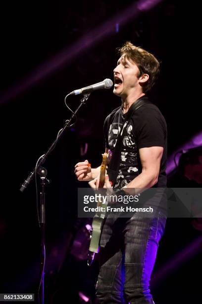 British singer James Blunt performs live on stage during a concert at the Mercedes-Benz Arena on October 16, 2017 in Berlin, Germany.