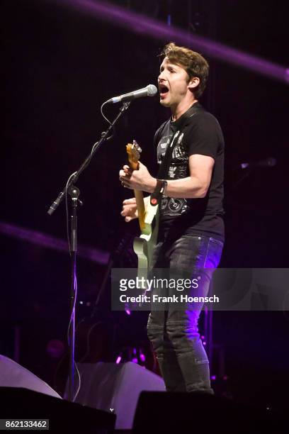 British singer James Blunt performs live on stage during a concert at the Mercedes-Benz Arena on October 16, 2017 in Berlin, Germany.