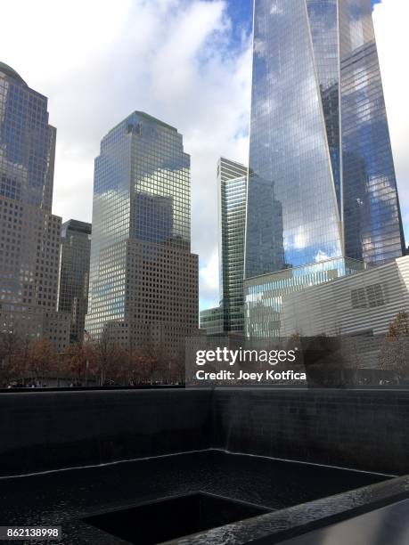 national september 11th memorial & museum in lower manhattan - piscina riflettente foto e immagini stock