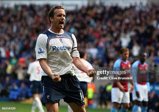 Kevin Davies of Bolton Wanderers celebrates after Tamir Cohen of Bolton Wanderers scores the equalizing goal during the Barclays Premier League match...
