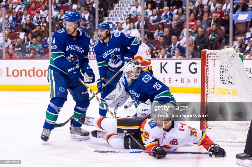 NHL: OCT 14 Flames at Canucks