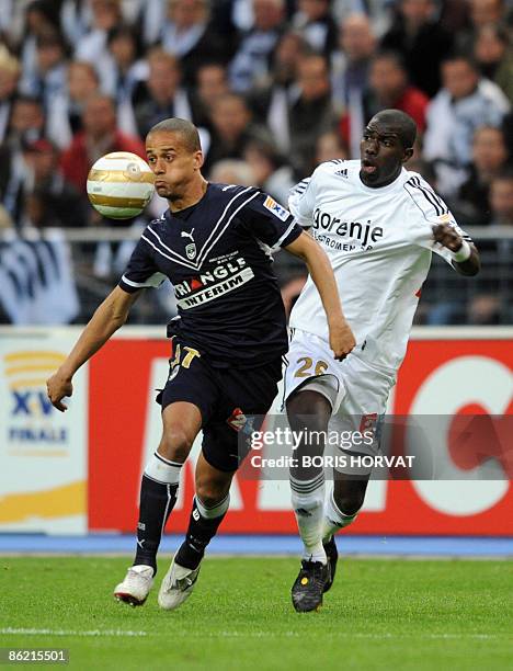 Bordeaux's midfielder Geraldo Mauricio Silva Wendel vies with Vannes' defender Oumar N'Diaye during the French league Cup football final match...