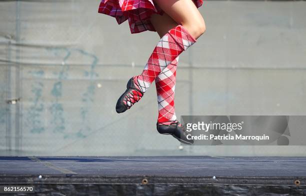 scottish dancing footwork - woman kilt stock pictures, royalty-free photos & images