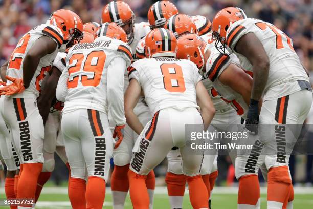 Kevin Hogan of the Cleveland Browns calls a play in the huddle during the second quarter against the Houston Texans at NRG Stadium on October 15,...